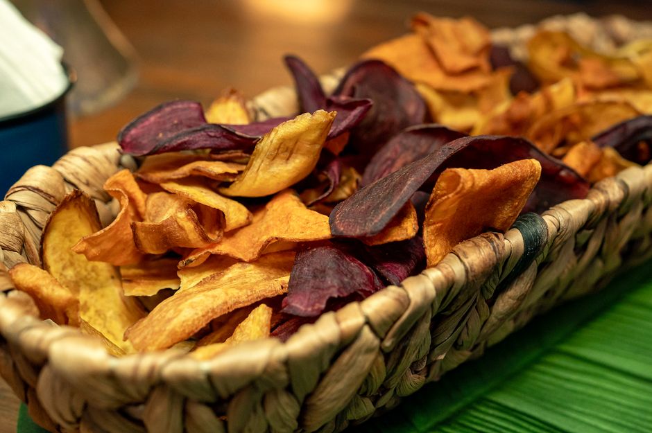 Chips de légumes au four : betterave, patate douce