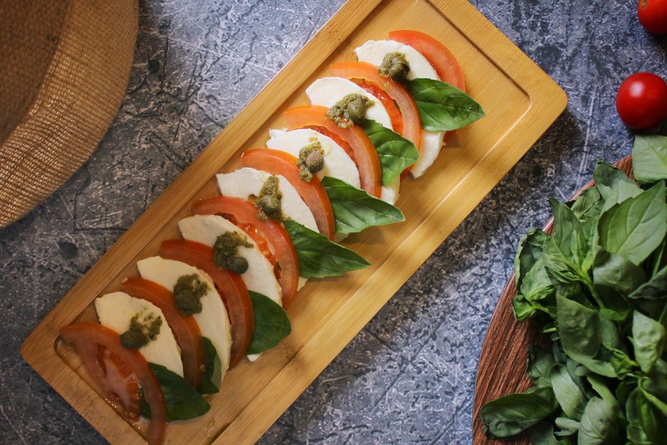 Brochettes tomate-mozza-basilic : l’inratable